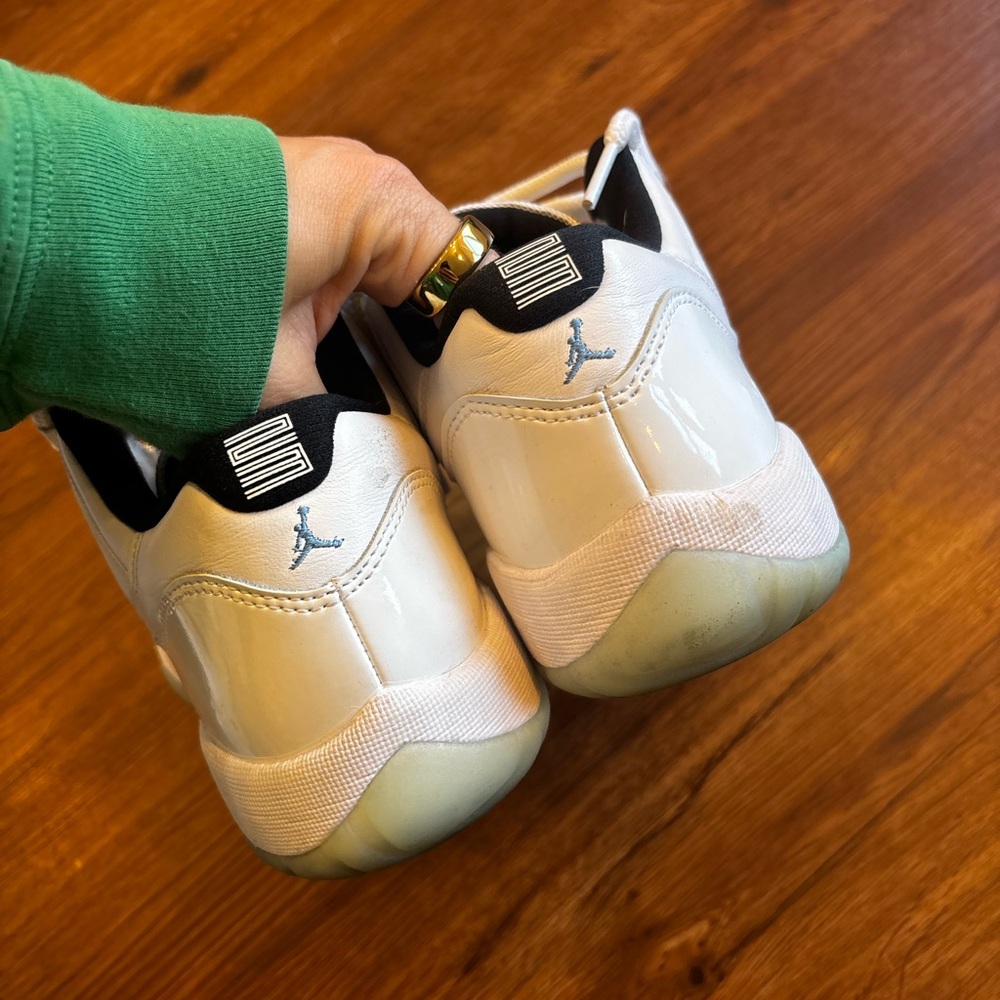 Jordan 11 low, white & blue, size 6.5Y